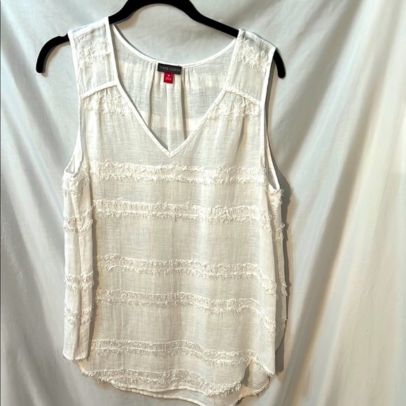 Vince Camuto White Textured Eyelash Sleeveless Top Size Medium - Picture 1 of 7